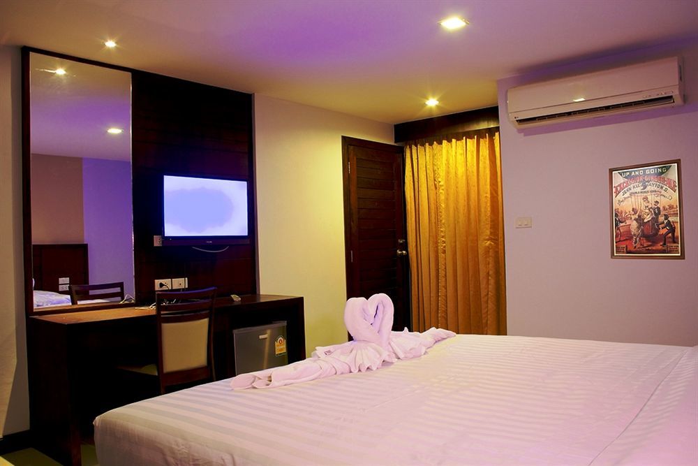 Oyo 373 Mc Ginger House Hotel Patong Exterior foto