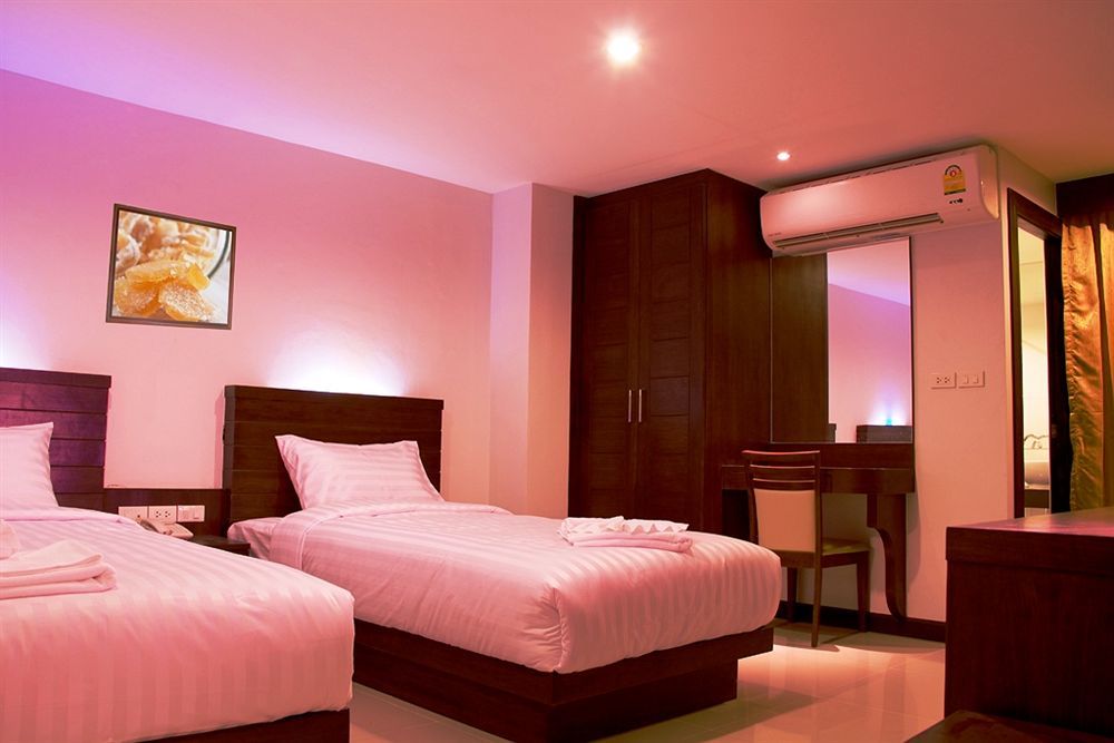 Oyo 373 Mc Ginger House Hotel Patong Exterior foto