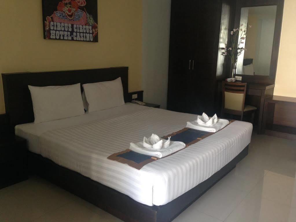 Oyo 373 Mc Ginger House Hotel Patong Exterior foto