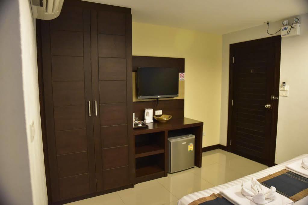 Oyo 373 Mc Ginger House Hotel Patong Exterior foto