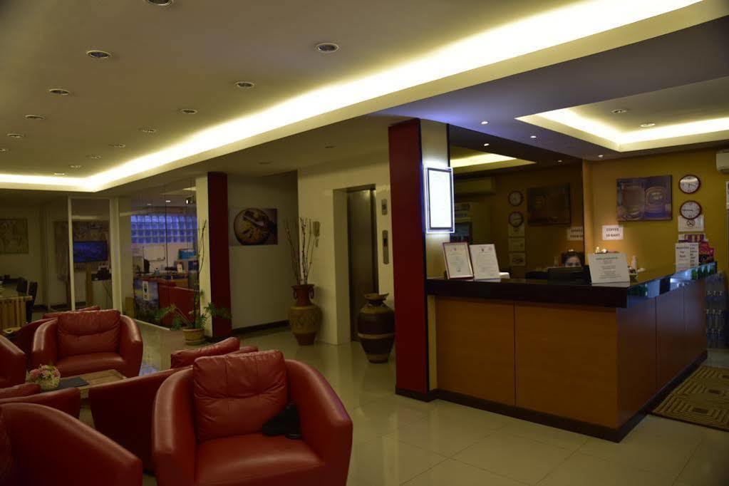 Oyo 373 Mc Ginger House Hotel Patong Exterior foto